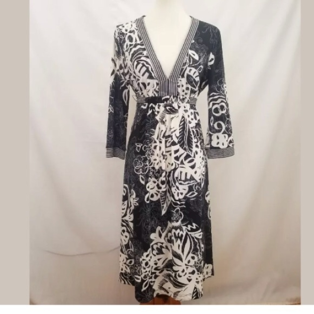 BCBG Maxazria Long Sleeve Jersey Knit Dress B & W